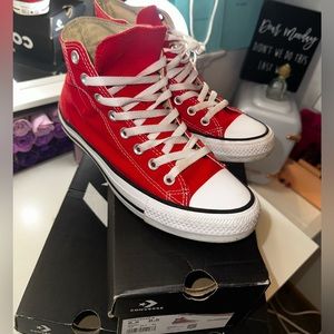 Red Converse Chuck Taylor Women’s 8.5